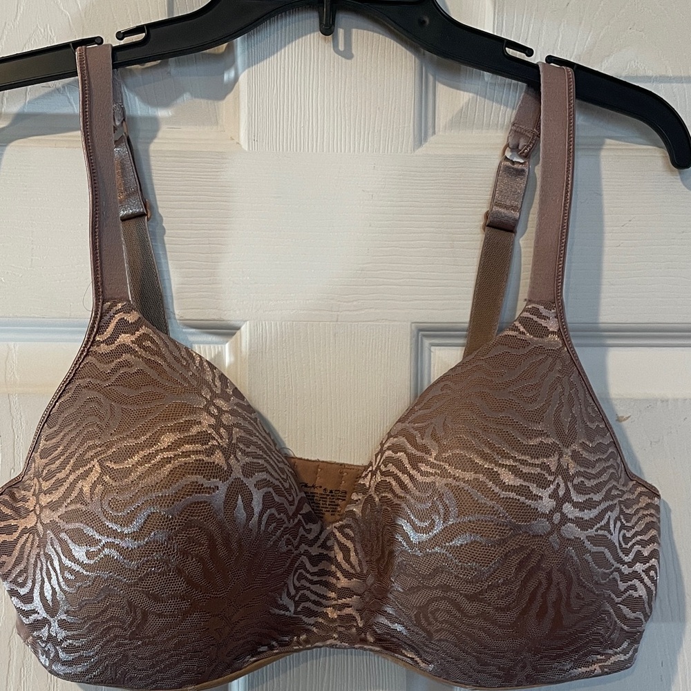 Playtex  Size 42 D.  Print Bra
